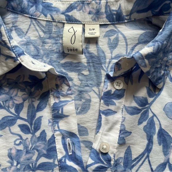 ⭐️ Joie ⭐️ Rayon Blue and White Floral Top S/M - Picture 5 of 8